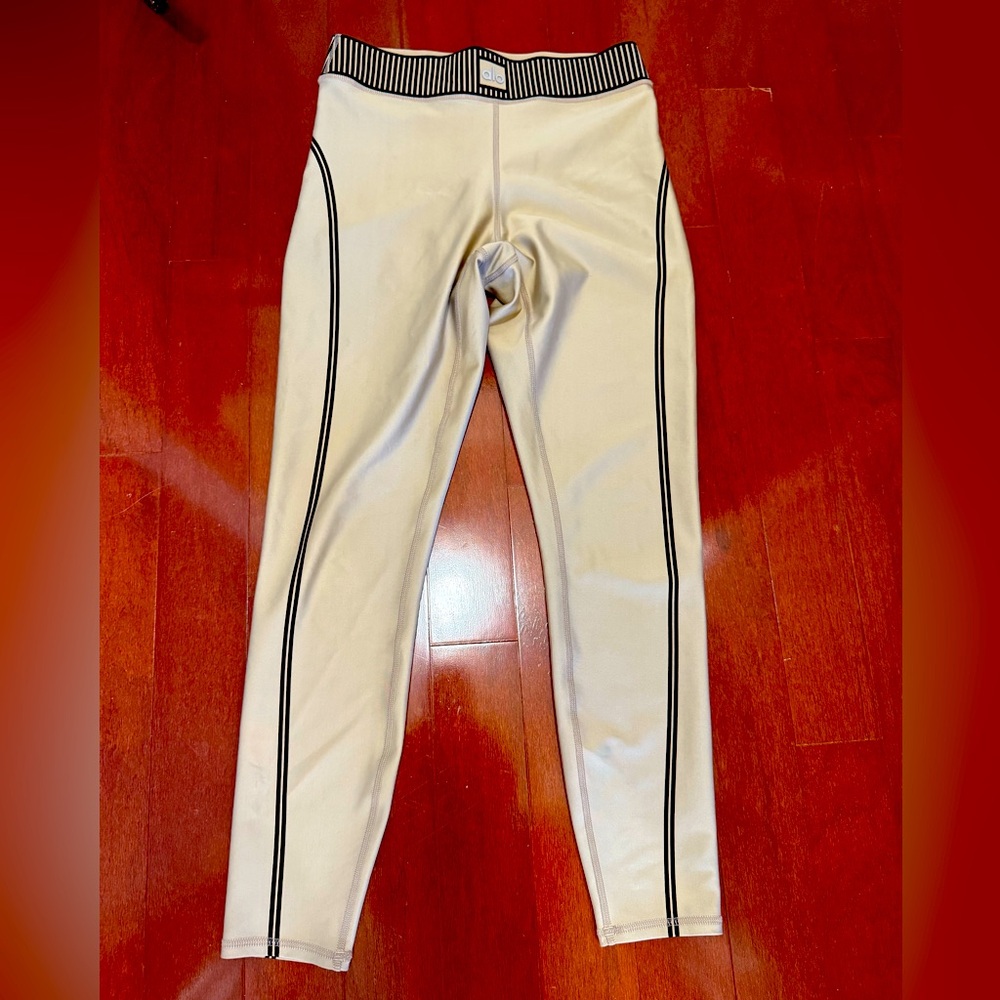 Alo High-Waist 7/8 Line Up Legging gold with raised black trim, Women’s Size S/P